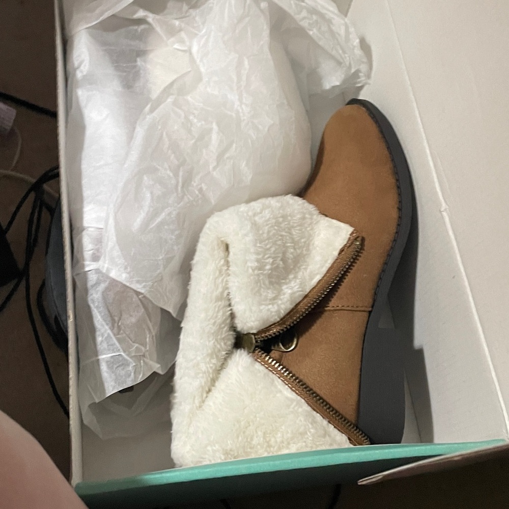 Maurices Tan and Cream Ankle Boots in Chestnut 6.5 BNIB